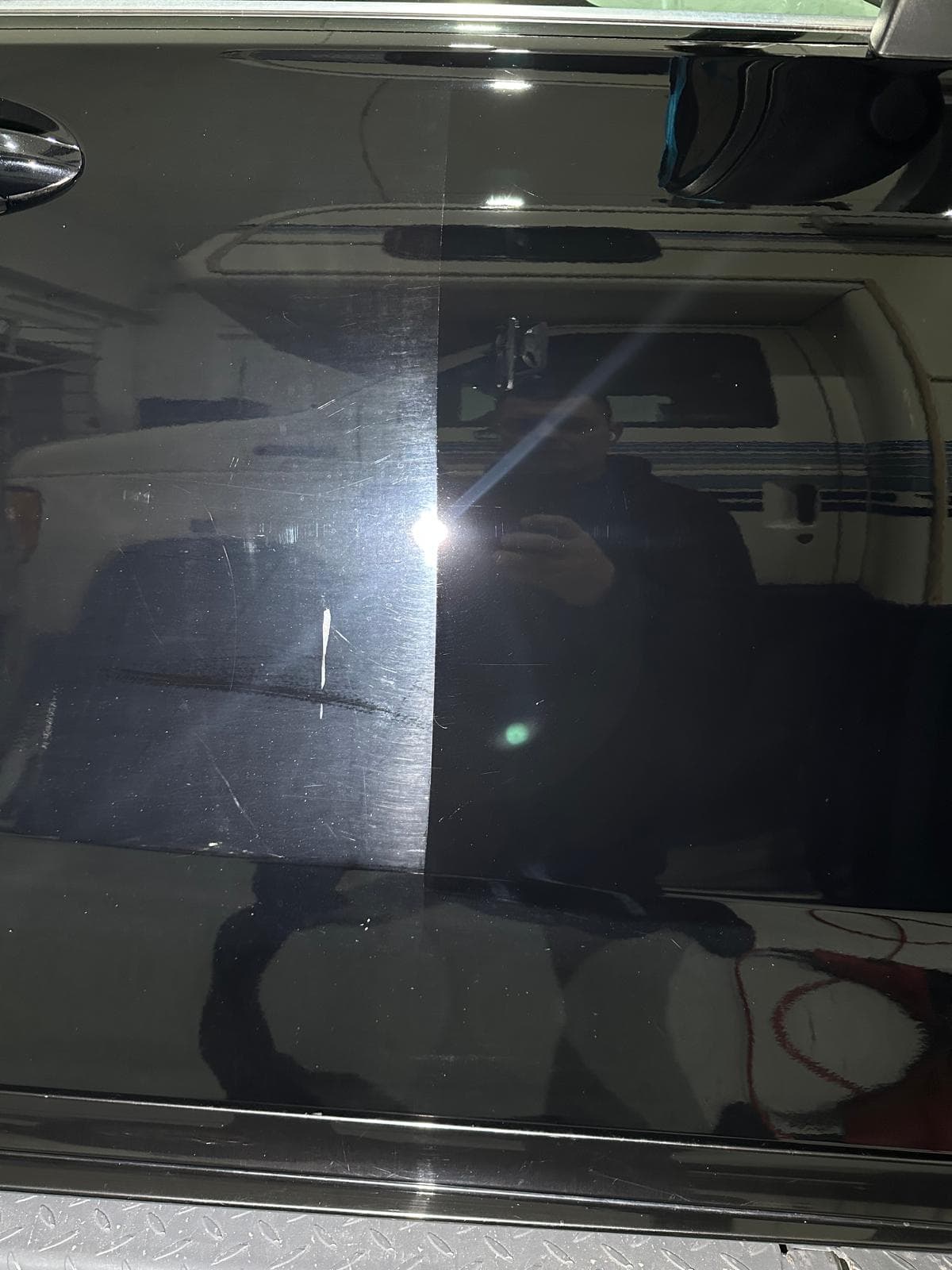 Autotür, links matt, rechts poliert
